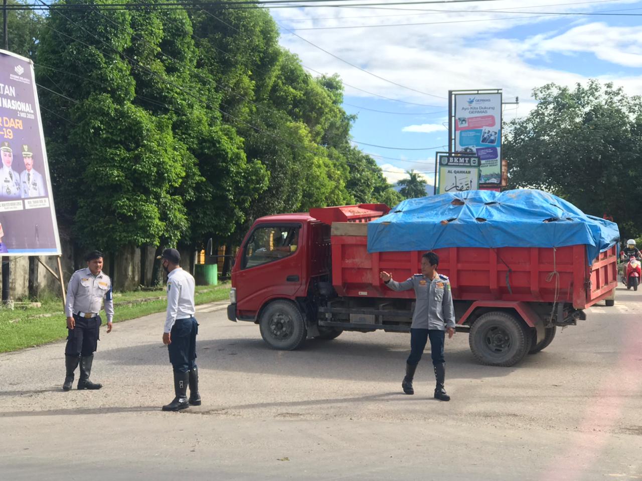 Penertiban kendaraan pengangkut barang curah